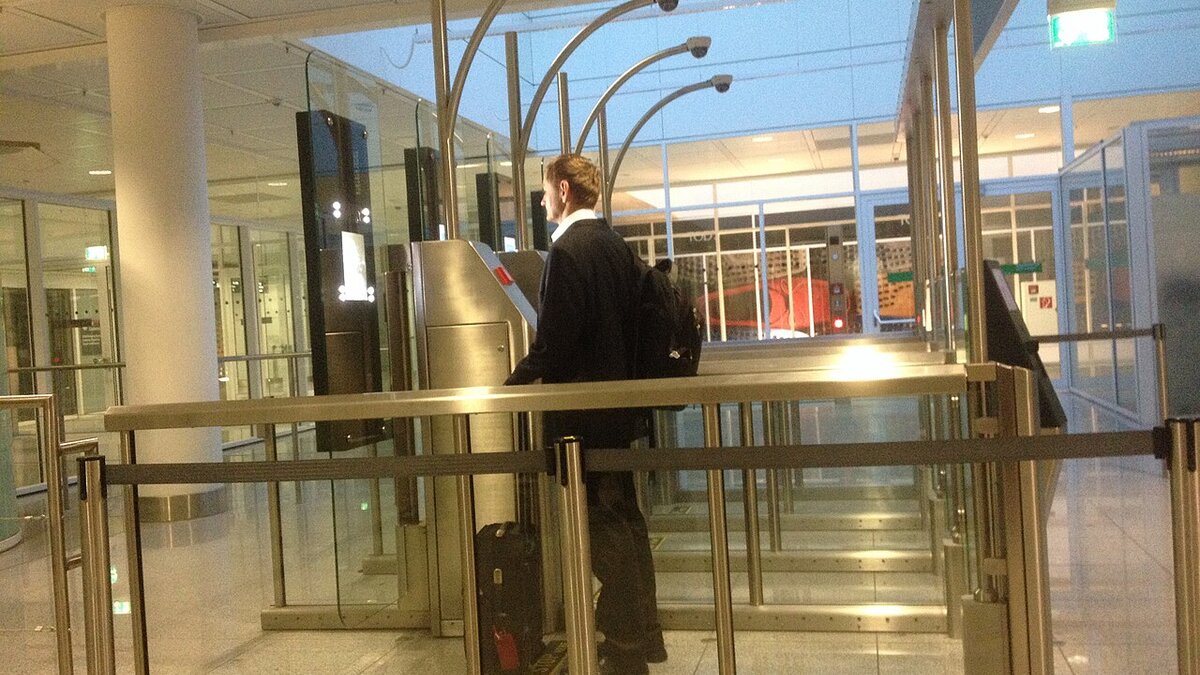 Entry rules travellers keep missing in 2026: US visa bonds, EU biometrics, Chile pre-authorisation — verified