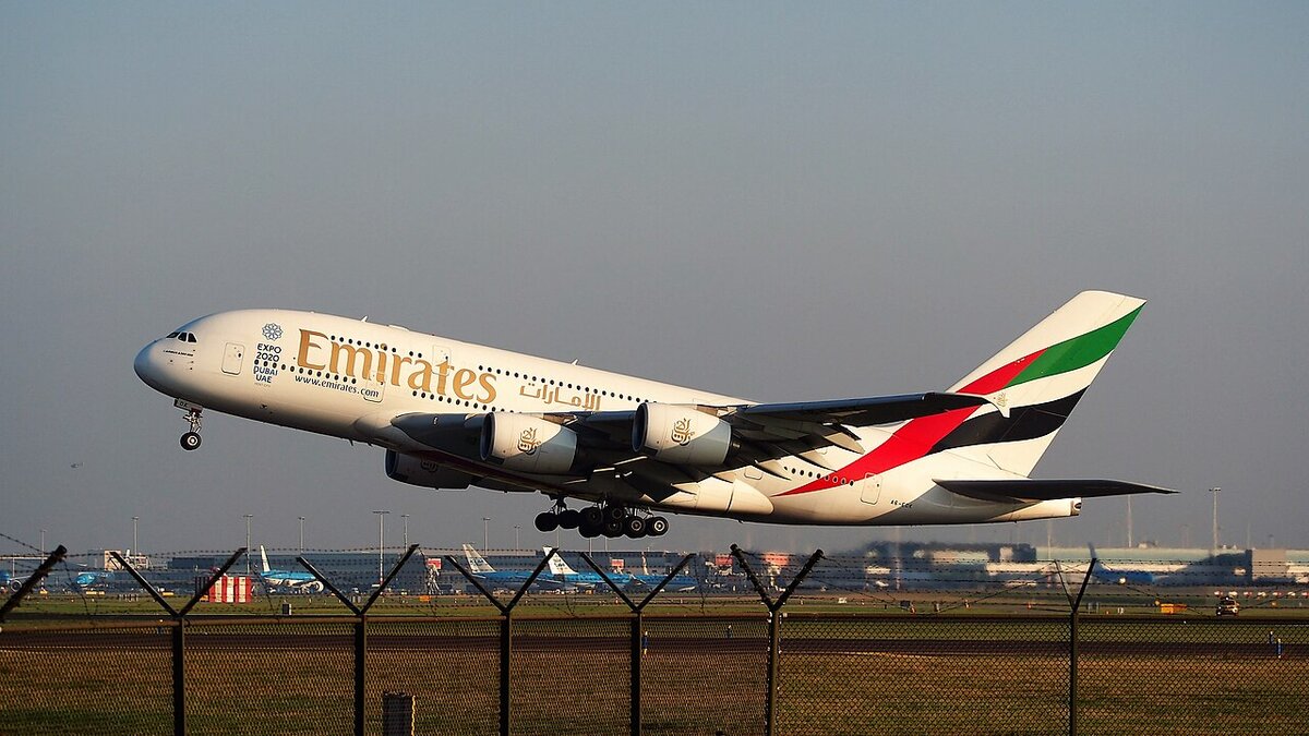 Emirates Dangles AED 1.18 Million Tax-Free Package in Global Hunt for Direct-Entry Captains