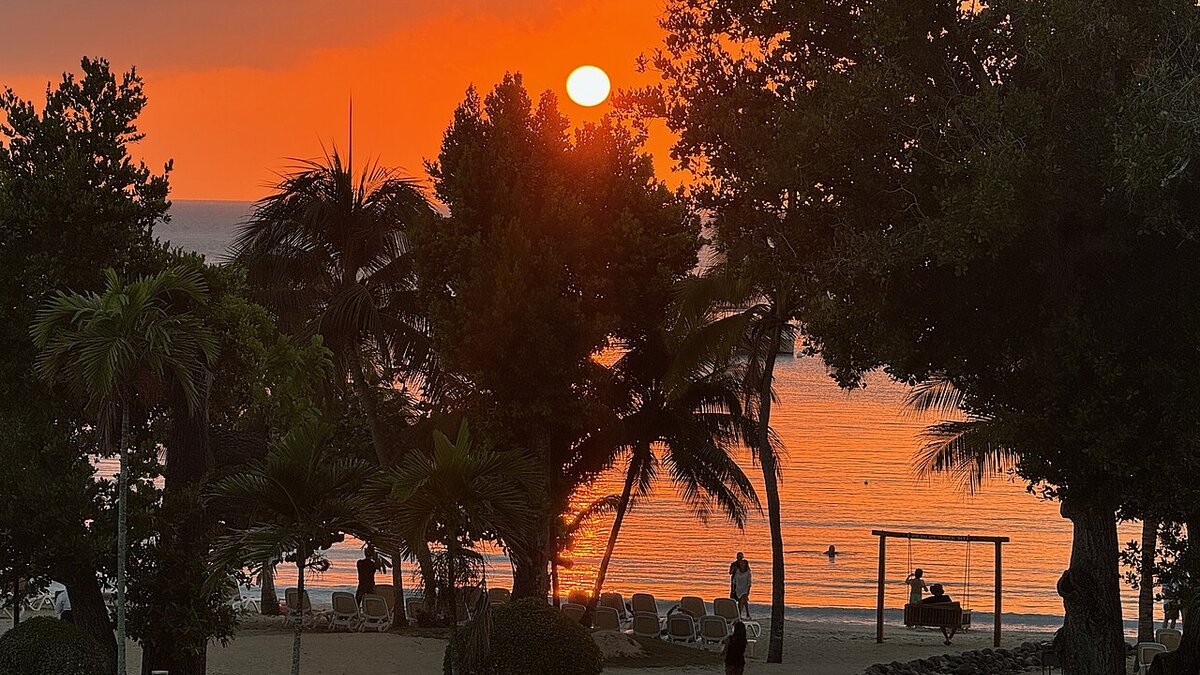 Jamaica travel advisory 2026: island holds Level 2 as post-Melissa recovery accelerates