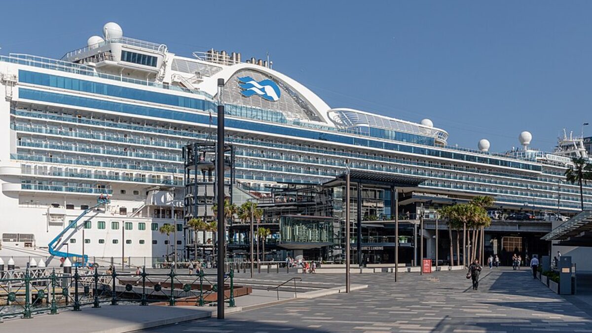 How Much Cash Should You Bring on a Cruise? A Realistic Budget