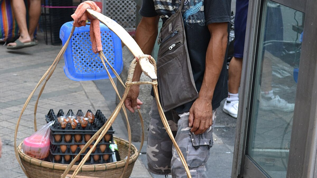 Do You Tip in Thailand? Etiquette for Restaurants, Hotels and Taxis