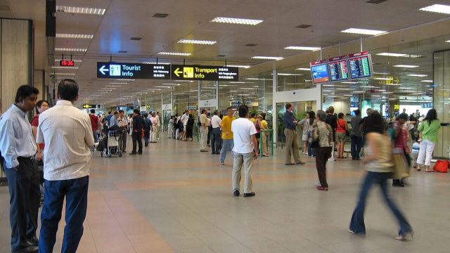 Singapore SIM Card for Indian Travellers: eSIM vs SIM 2026