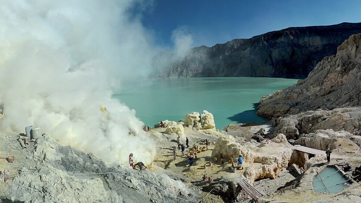 Ijen Crater closed as forest fire nears hiking trail