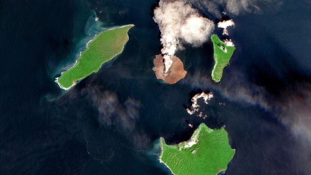 Anak Krakatau Ash Shuts 8 Airports, Hits 764 Flights