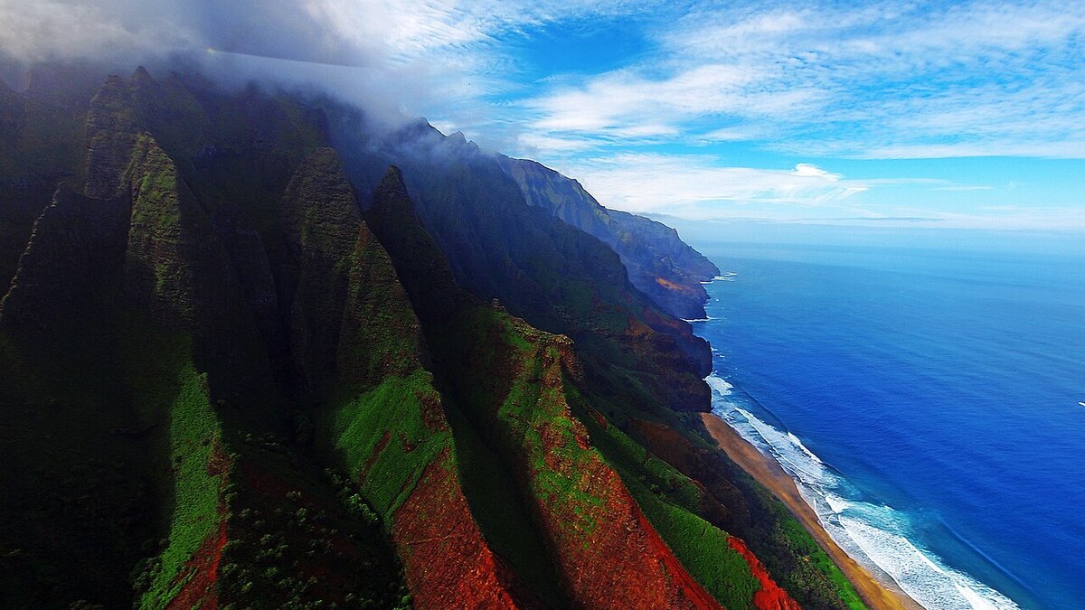 Kauai Asks Tourists to Stay Away After Hurricane Lowell