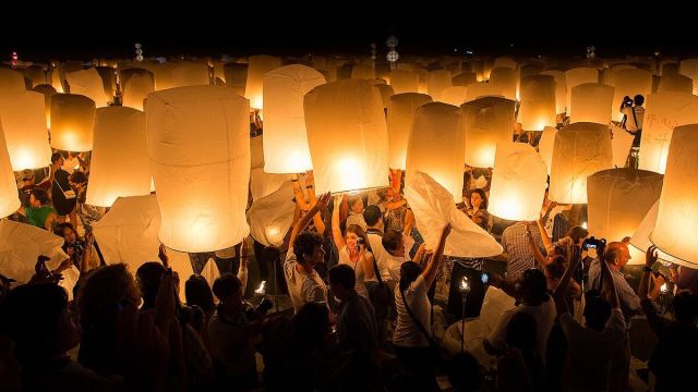 Yi Peng & Loy Krathong 2026: Dates, Lantern Rules, Flights